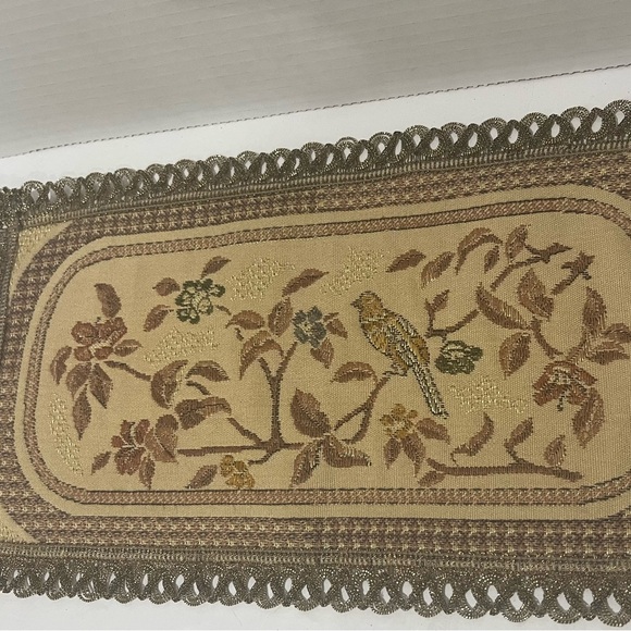 VTG Tapestry Centerpiece Table Mat w/ Bird on Tree Branch & Gold Thread Edgings - Picture 5 of 7